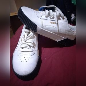 Women's size 8 Puma's